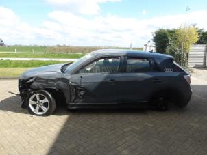 Audi Q2 1.0 TFSI 12V Samochód złomowany (2018, Szary)