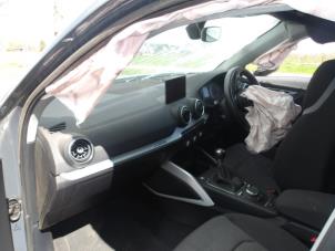 Audi Q2 1.0 TFSI 12V Samochód złomowany (2018, Szary)