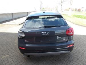 Audi Q2 1.0 TFSI 12V Samochód złomowany (2018, Szary)