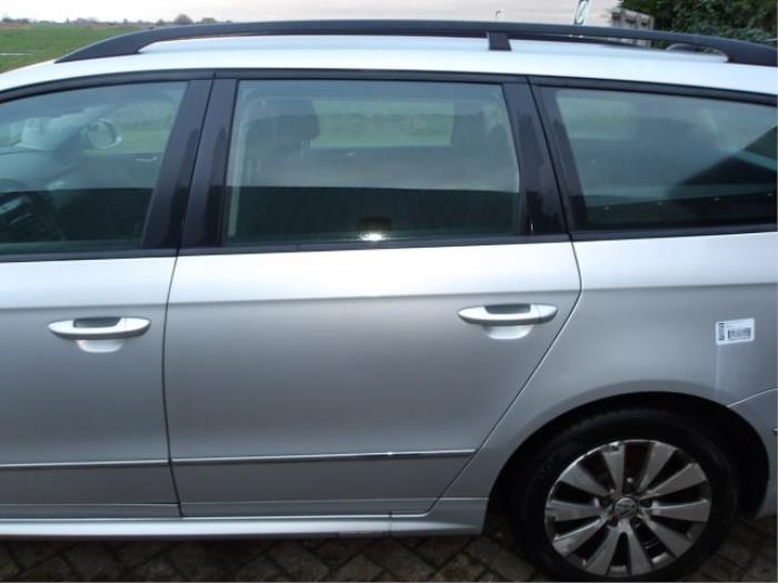 Volkswagen Passat Variant 1.6 TDI 16V Bluemotion Salvage vehicle (2010, Metallic, Silver grey)