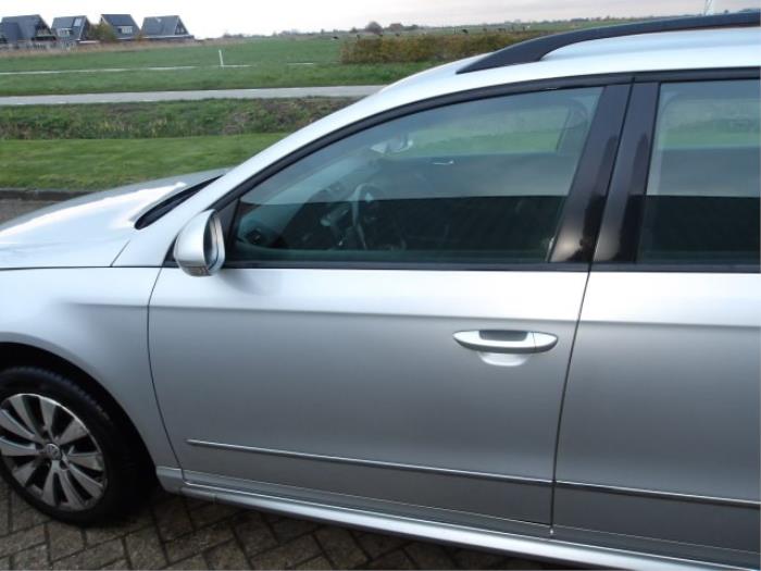 Volkswagen Passat Variant 1.6 TDI 16V Bluemotion Salvage vehicle (2010, Metallic, Silver grey)