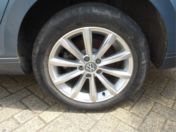 Volkswagen Passat Variant 2.0 TDI 16V 150 4Motion Samochód złomowany (2015, Metalik, Niebieski)