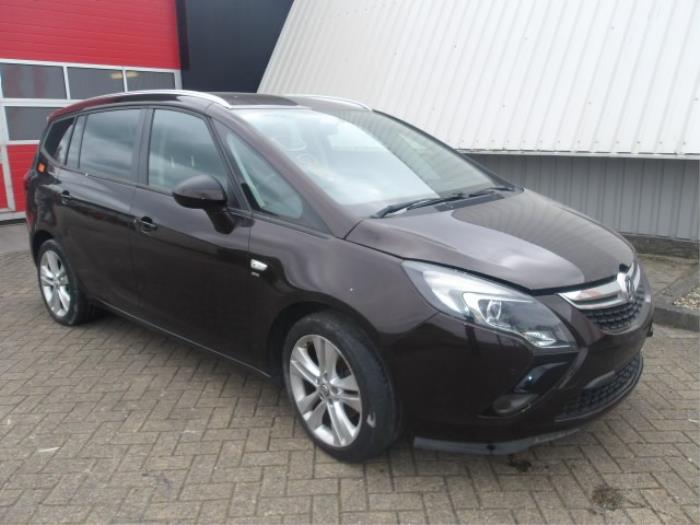 Opel Zafira Tourer 2 0 CDTI 16V 130 Ecotec Schrottauto 2013 Braun