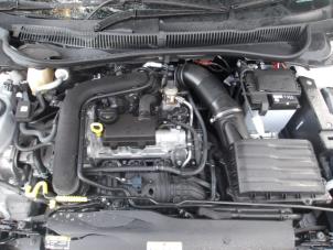 Volkswagen Polo VI 1.0 TSI 12V Épave (2021, Blanc)