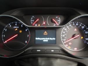 Opel Crossland X/Crossland 1.2 Turbo 12V Épave (2021, Blanc, Noir)