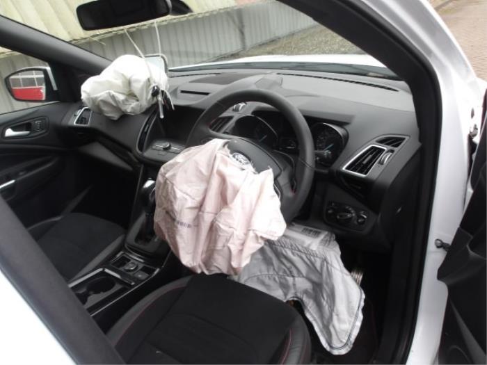 Ford Kuga II 1.5 EcoBoost 16V 4x4 Épave (2019, Blanc, Rose)