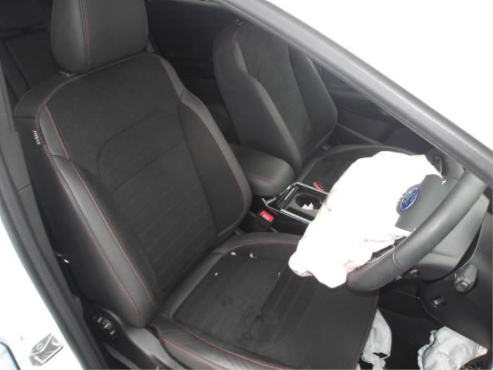 Ford Kuga II 1.5 EcoBoost 16V 4x4 Épave (2019, Blanc, Rose)