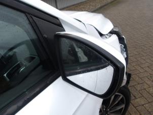 Ford Kuga II 1.5 EcoBoost 16V 4x4 Épave (2019, Blanc, Rose)