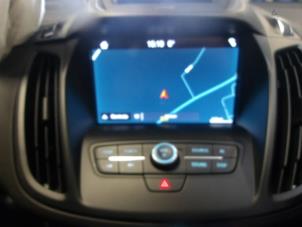 Ford Kuga II 1.5 EcoBoost 16V 4x4 Épave (2019, Blanc, Rose)