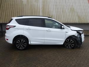 Ford Kuga II 1.5 EcoBoost 16V 4x4 Épave (2019, Blanc, Rose)