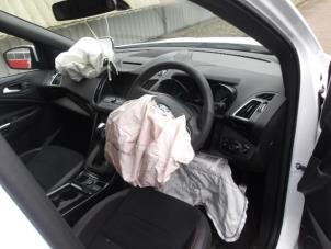 Ford Kuga II 1.5 EcoBoost 16V 4x4 Épave (2019, Blanc, Rose)