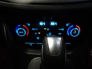 Ford Kuga II 1.5 EcoBoost 16V 4x4 Épave (2019, Blanc, Rose)
