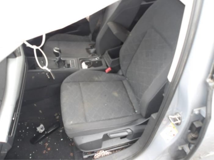 Volkswagen Golf VIII 1.5 TSI BlueMotion 16V Samochód złomowany (2020, Srebrnoszary)