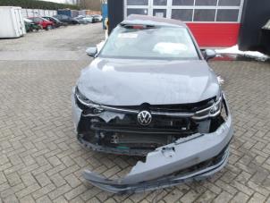 Volkswagen Golf VIII 1.5 TSI BlueMotion 16V Samochód złomowany (2020, Srebrnoszary)