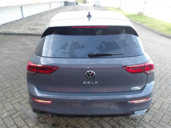Volkswagen Golf VIII 1.5 eTSI 16V Samochód złomowany (2021, Metalik, Srebrnoszary)