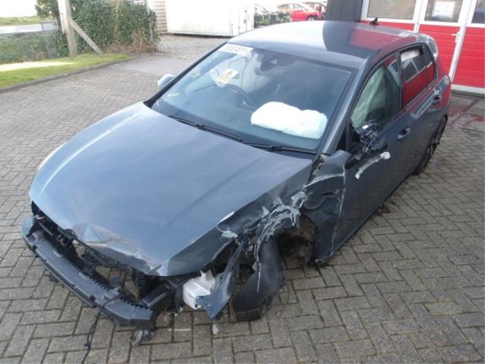 Volkswagen Golf VIII 1.5 eTSI 16V Vehículo de desguace (2021, Metálico, Gris plateado)