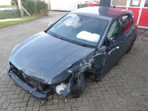 Volkswagen Golf VIII 1.5 eTSI 16V Vehículo de desguace (2021, Metálico, Gris plateado)