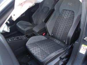 Volkswagen Golf VIII 1.5 eTSI 16V Vehículo de desguace (2021, Metálico, Gris plateado)