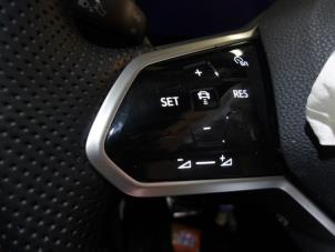 Volkswagen Golf VIII 1.5 eTSI 16V Vehículo de desguace (2021, Metálico, Gris plateado)