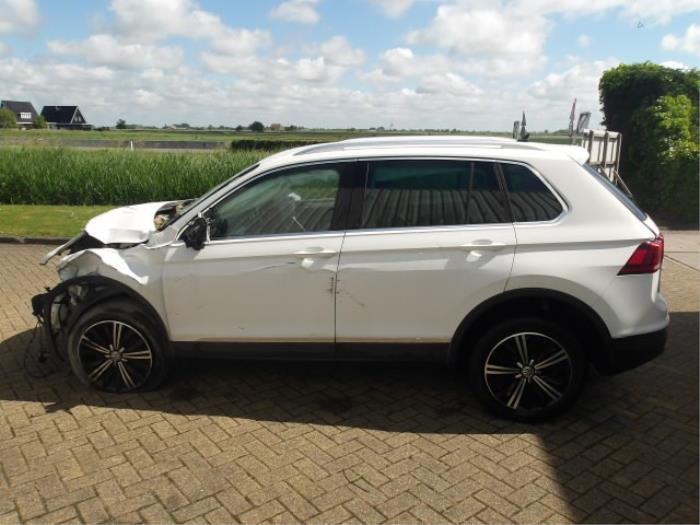 Volkswagen Tiguan 2.0 TDI 16V BlueMotion Technology SCR Épave (2016, Blanc)