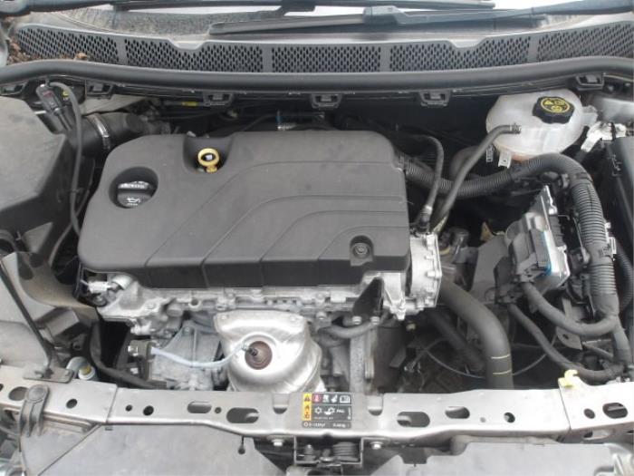 Opel Astra K Sports Tourer 1.4 16V Épave (2018, Métallisé, Gris argenté)