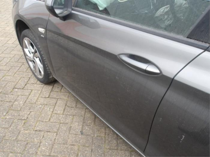 Opel Astra K Sports Tourer 1.4 16V Épave (2018, Métallisé, Gris argenté)