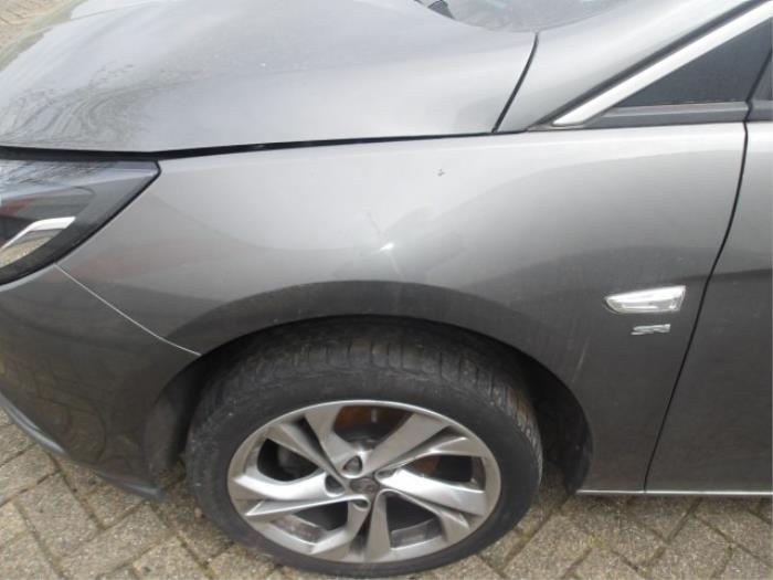 Opel Astra K Sports Tourer 1.4 16V Épave (2018, Métallisé, Gris argenté)