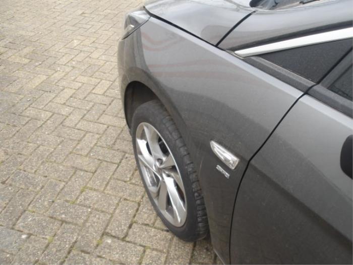 Opel Astra K Sports Tourer 1.4 16V Épave (2018, Métallisé, Gris argenté)