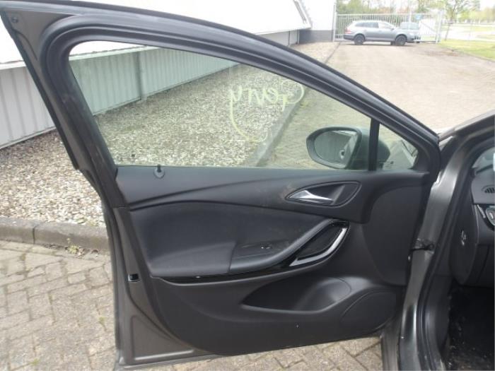 Opel Astra K Sports Tourer 1.4 16V Épave (2018, Métallisé, Gris argenté)