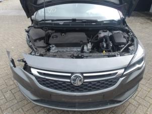 Opel Astra K Sports Tourer 1.4 16V Épave (2018, Métallisé, Gris argenté)