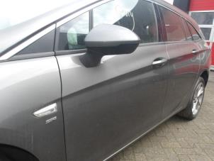 Opel Astra K Sports Tourer 1.4 16V Épave (2018, Métallisé, Gris argenté)