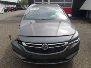 Opel Astra K Sports Tourer 1.4 16V Épave (2018, Métallisé, Gris argenté)