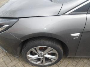 Opel Astra K Sports Tourer 1.4 16V Épave (2018, Métallisé, Gris argenté)