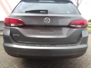 Opel Astra K Sports Tourer 1.4 16V Épave (2018, Métallisé, Gris argenté)