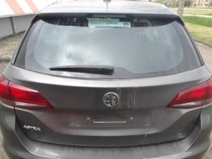 Opel Astra K Sports Tourer 1.4 16V Épave (2018, Métallisé, Gris argenté)