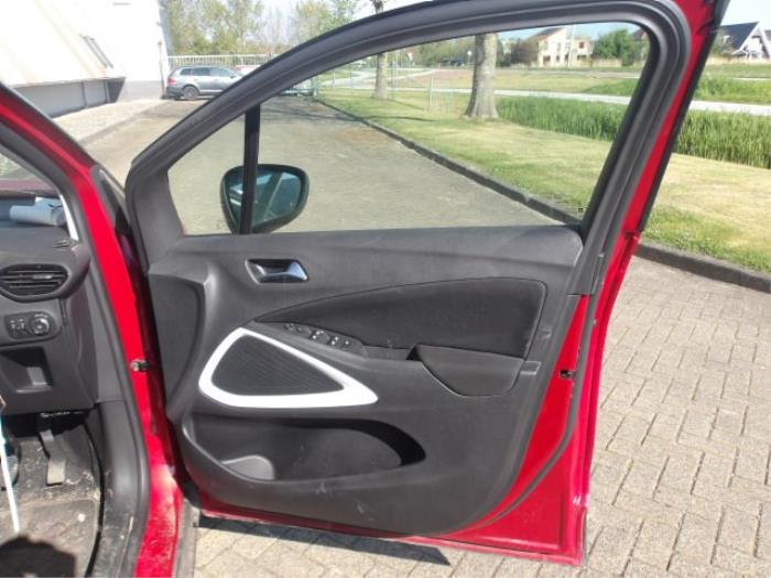 Opel Crossland 1.2 12V Épave (2020, Rouge, Noir)