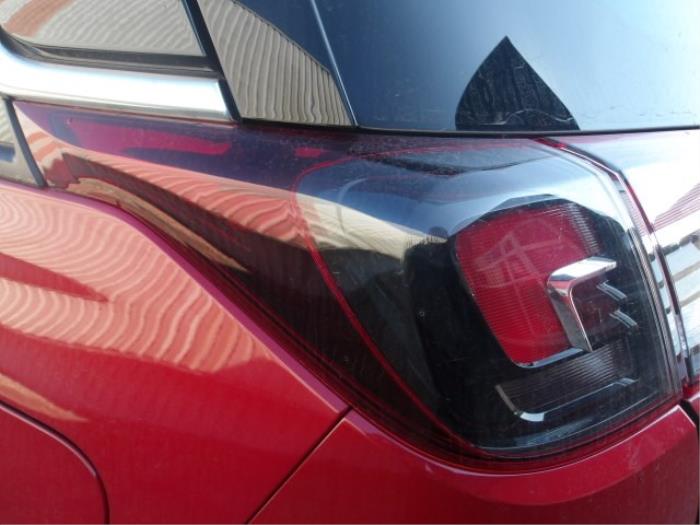 Opel Crossland 1.2 12V Épave (2020, Rouge, Noir)