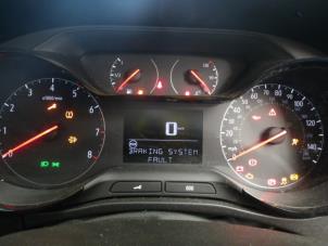Opel Crossland 1.2 12V Épave (2020, Rouge, Noir)