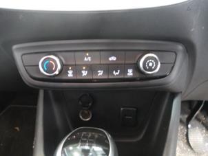 Opel Crossland 1.2 12V Épave (2020, Rouge, Noir)