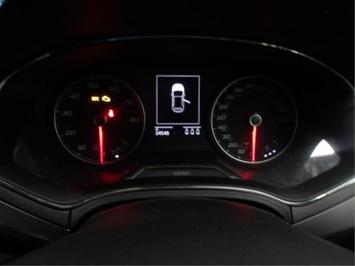 Seat Ibiza V 1.0 MPI 12V Épave (2019, Métallisé, Gris argenté)