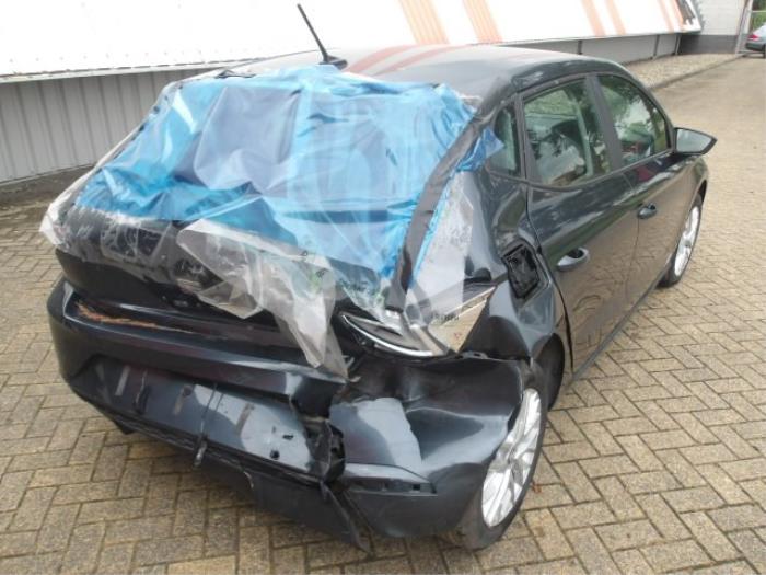 Seat Ibiza V 1.0 MPI 12V Épave (2019, Métallisé, Gris argenté)