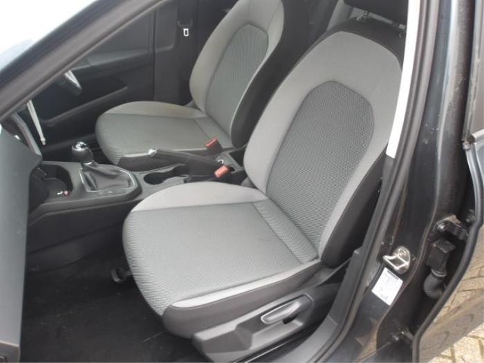 Seat Ibiza V 1.0 MPI 12V Épave (2019, Métallisé, Gris argenté)