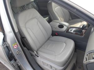 Audi Q7 4.2 FSI V8 32V Épave (2006, Métallisé, Léger, Gris argenté, Argenté)