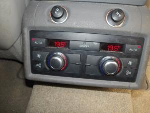 Audi Q7 4.2 FSI V8 32V Épave (2006, Métallisé, Léger, Gris argenté, Argenté)