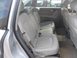 Audi Q7 4.2 FSI V8 32V Épave (2006, Métallisé, Léger, Gris argenté, Argenté)