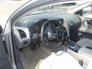 Audi Q7 4.2 FSI V8 32V Épave (2006, Métallisé, Léger, Gris argenté, Argenté)