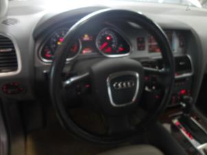 Audi Q7 4.2 FSI V8 32V Épave (2006, Métallisé, Léger, Gris argenté, Argenté)