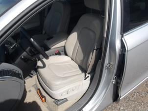 Audi Q7 4.2 FSI V8 32V Épave (2006, Métallisé, Léger, Gris argenté, Argenté)