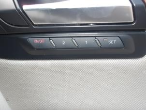 Audi Q7 4.2 FSI V8 32V Épave (2006, Métallisé, Léger, Gris argenté, Argenté)