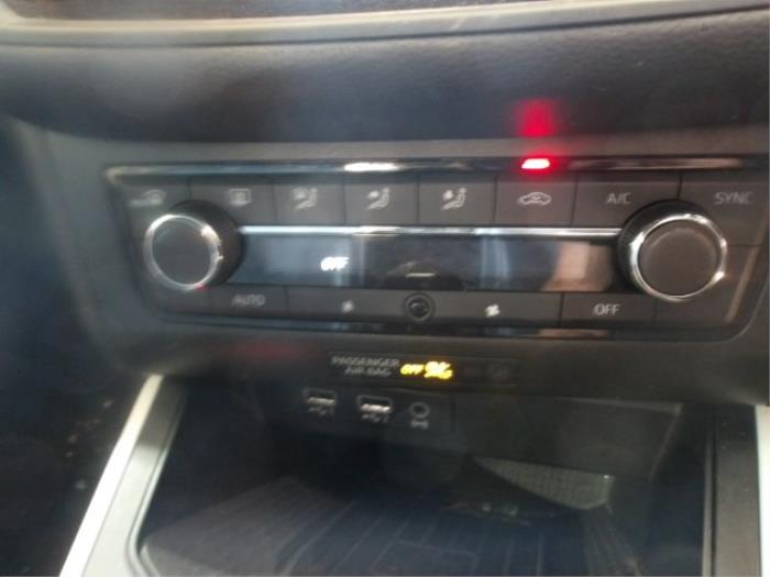 Seat Arona 1.0 TSI 12V Salvage vehicle (2019, Metallic, Black)